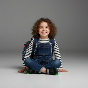 Barn med LUMIO LED-skor – sneakers som lyser vid steg – Kivela