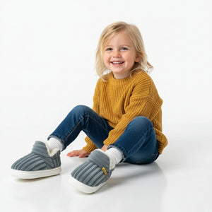 Varma tofflor barn i rosa – halksäker sula och slip-on-design – Kivela.se